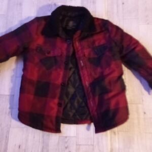 💥Black and red flannel